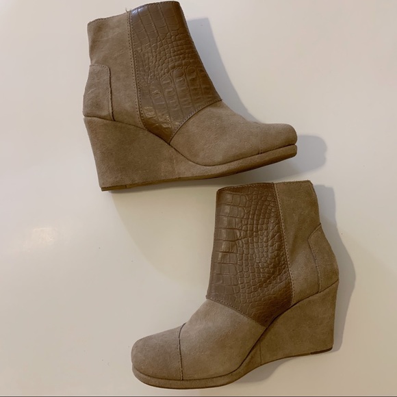 Toms Desert Wedge Taupe Suede Croc Embossed Bootie - Picture 2 of 11